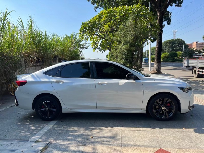 东莞22年别克威朗8