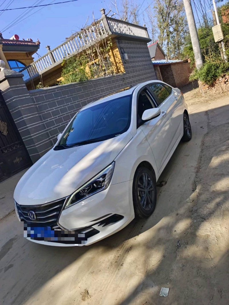 菏泽20年长安汽车逸动2