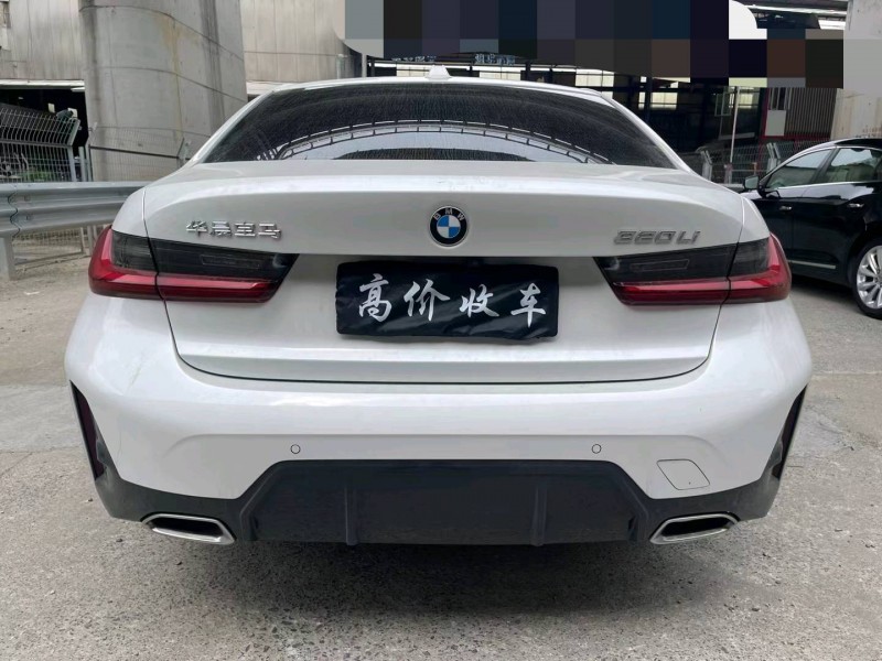 广州22年宝马3系9