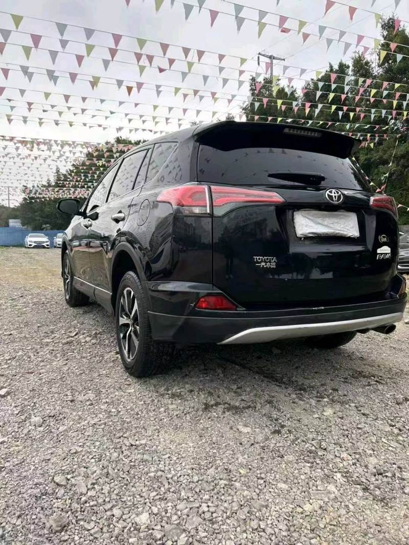 桂林17年豐田RAV47
