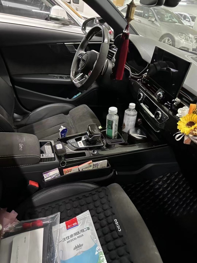 济宁22年奥迪A4L6