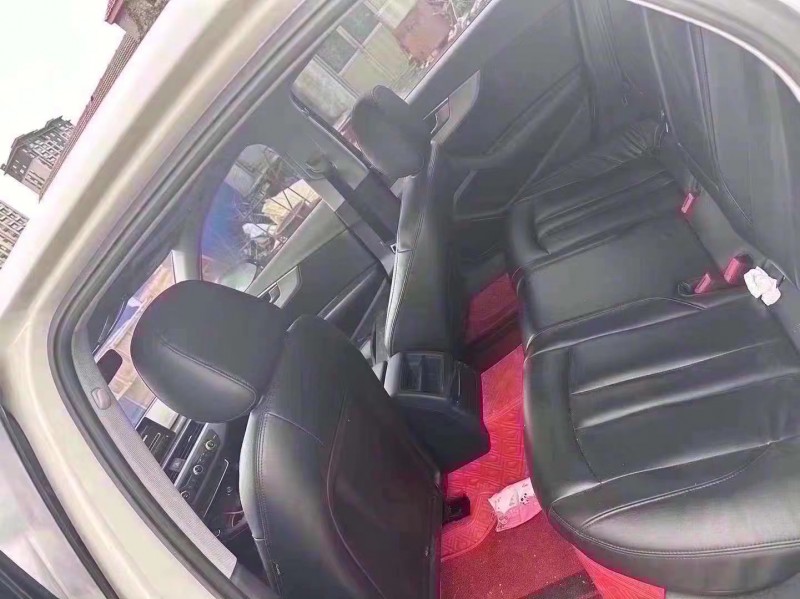 济宁19年奥迪A4L5