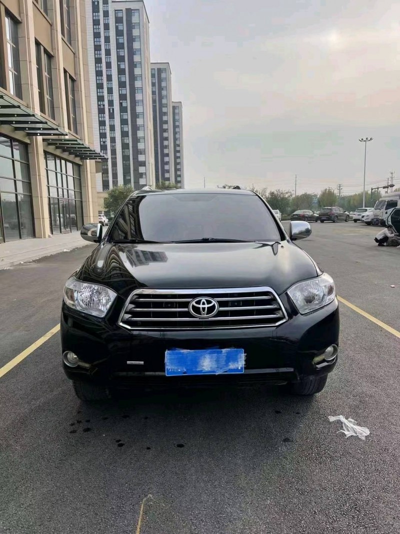 济宁11年丰田汉兰达1