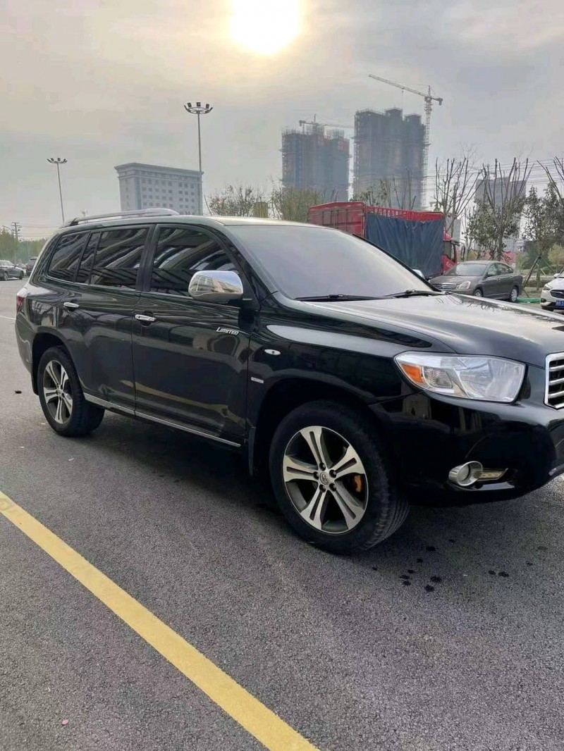 济宁11年丰田汉兰达2