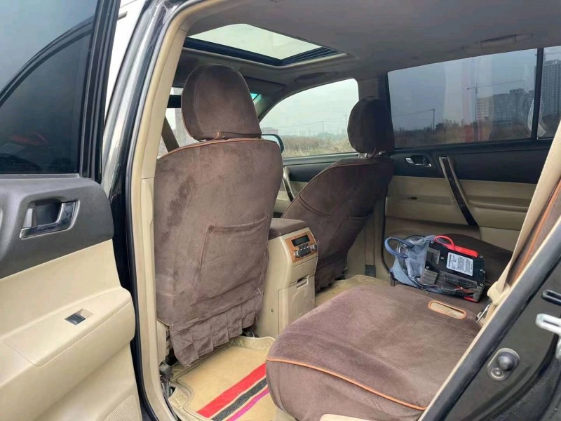 济宁11年丰田汉兰达5