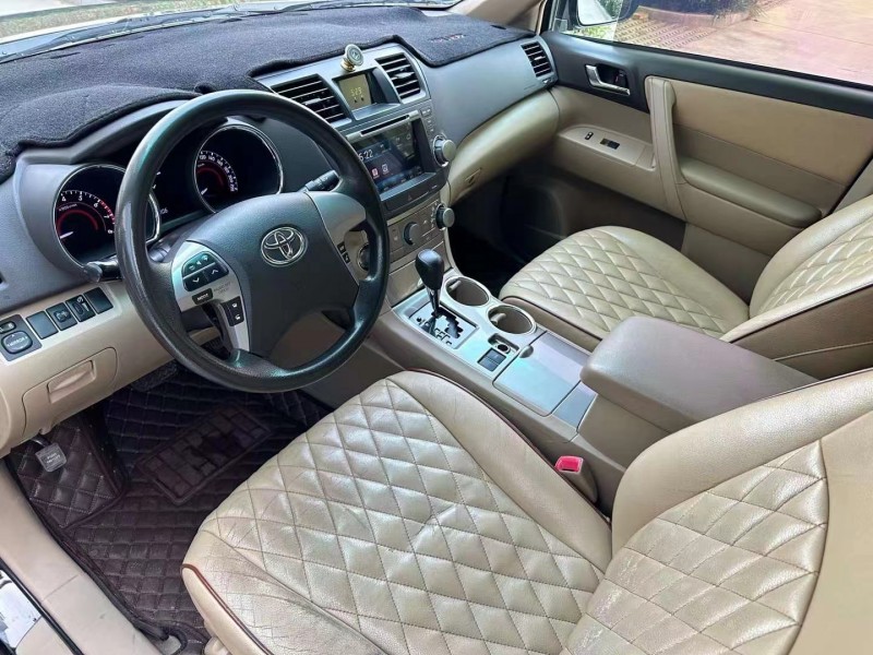 济宁14年丰田汉兰达8