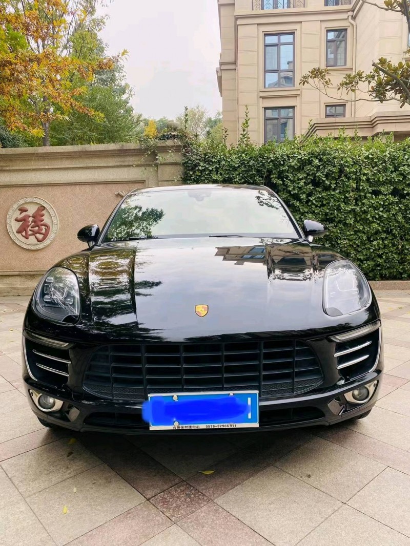 青岛17年保时捷Macan1