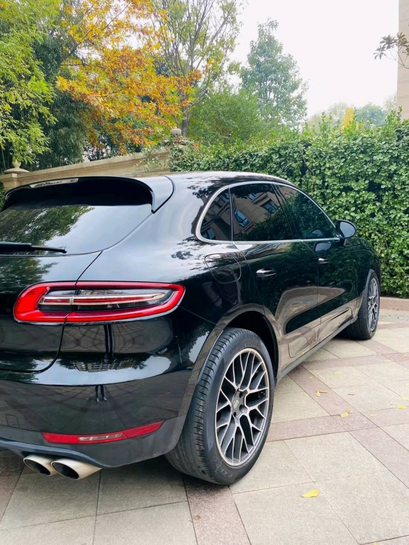 青岛17年保时捷Macan4