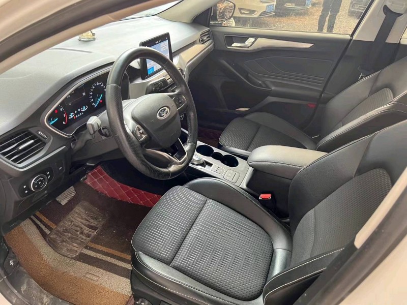 保定19年福特福克斯5