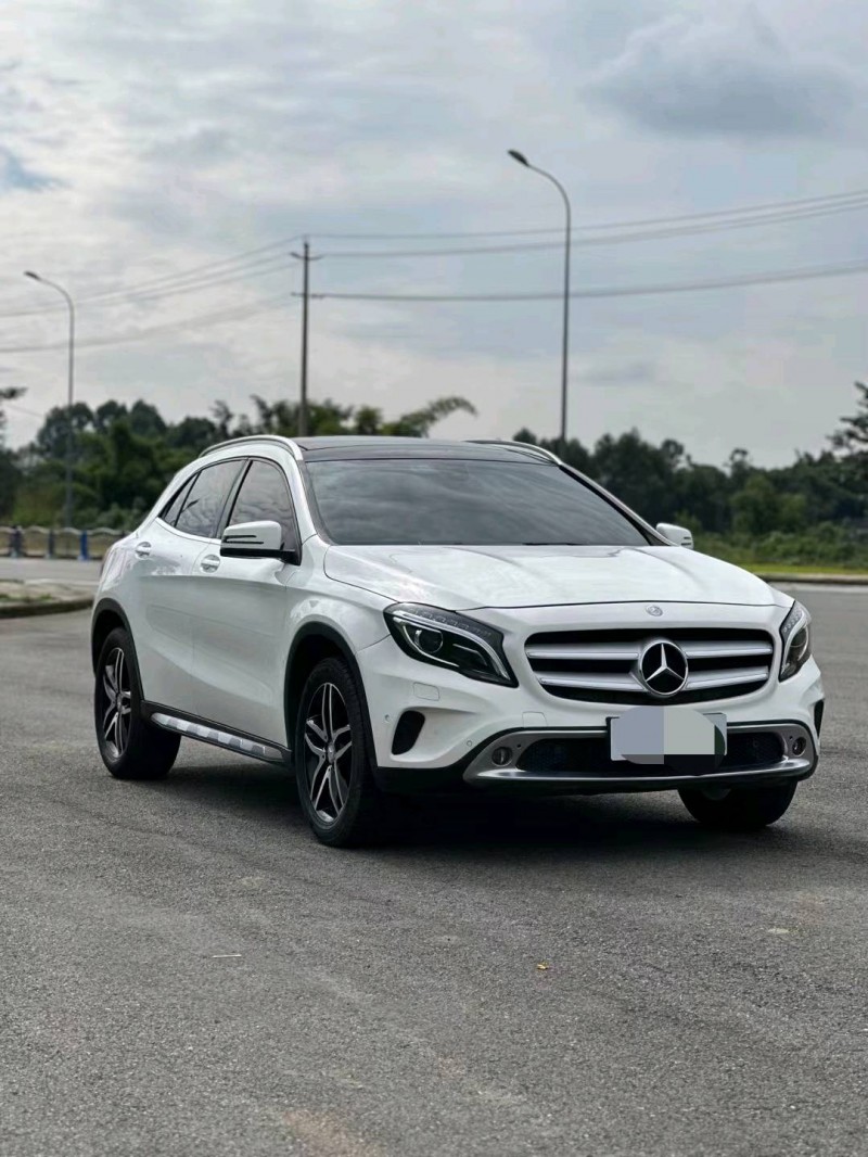 成都16年奔驰GLA3