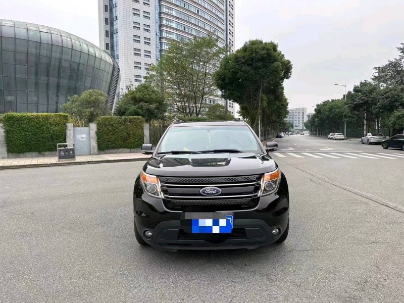 成都13年福特探险者1