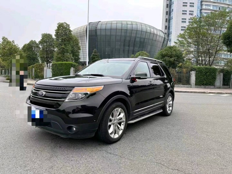 成都13年福特探险者2