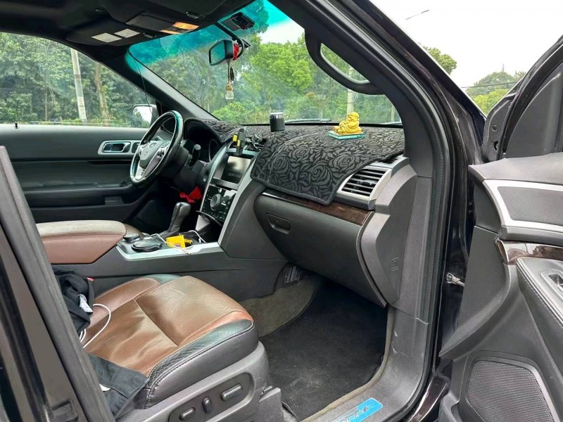 成都13年福特探险者4