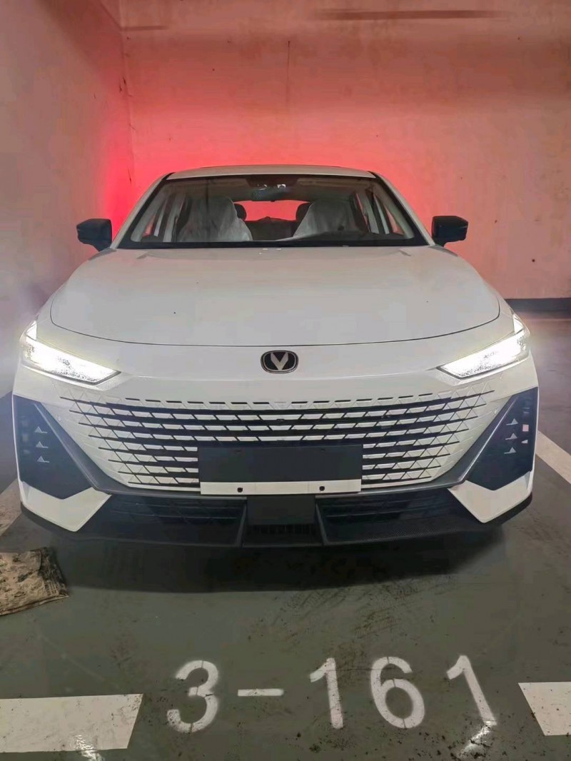 重庆23年长安汽车UNI-V1