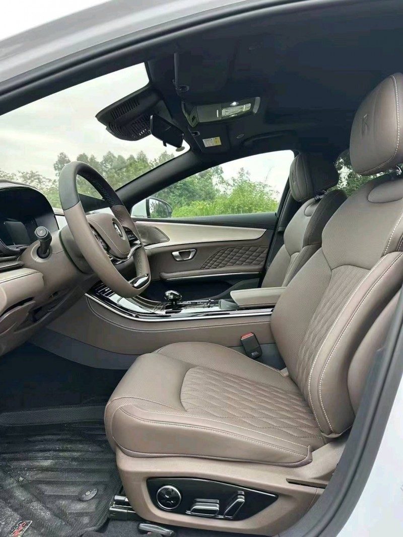 成都23年比亚迪汉DM4