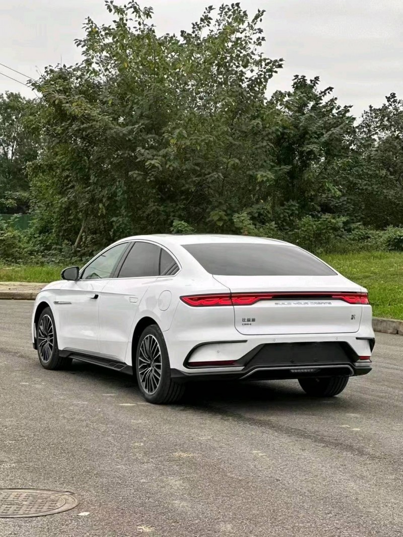 成都23年比亚迪汉DM5