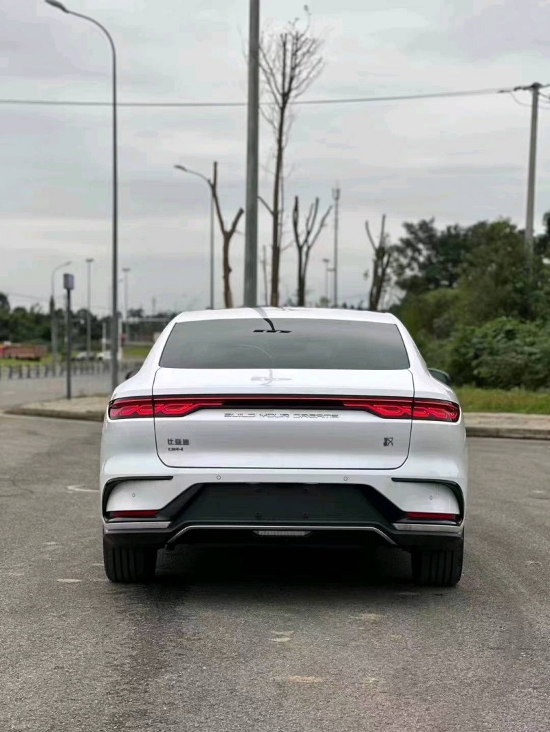 成都23年比亚迪汉DM8