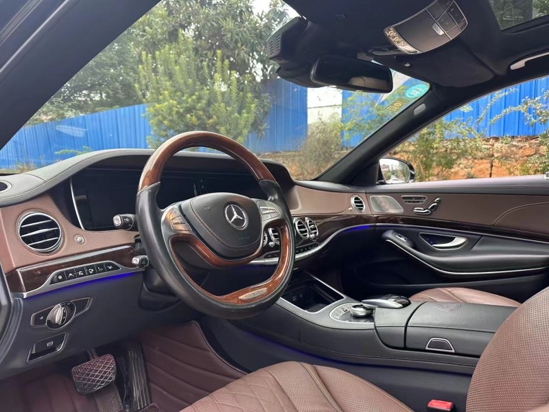 济宁17年奔驰迈巴赫S级6