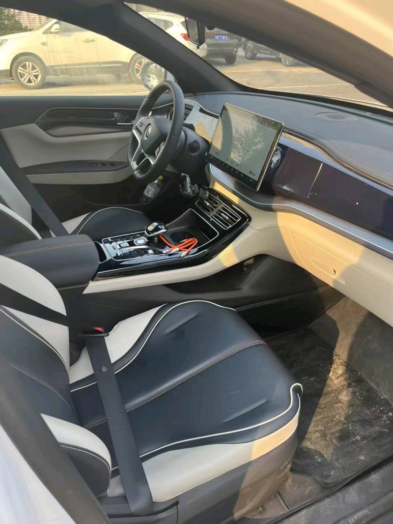 东营23年比亚迪秦8