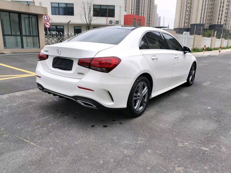 苏州21年奔驰A7