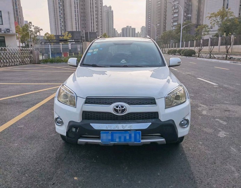 苏州12年丰田RAV41
