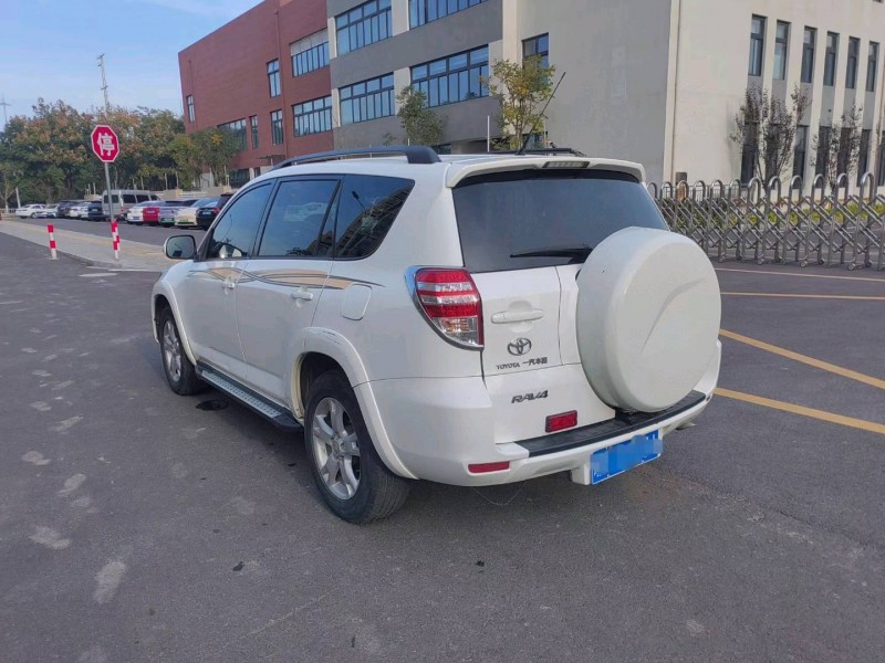 苏州12年丰田RAV48