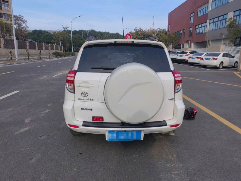 苏州12年丰田RAV49