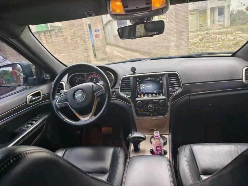 貴陽16年Jeep大切諾基5
