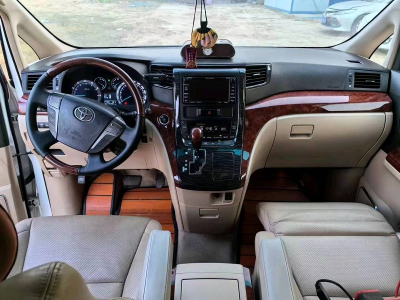 郑州11年丰田埃尔法2