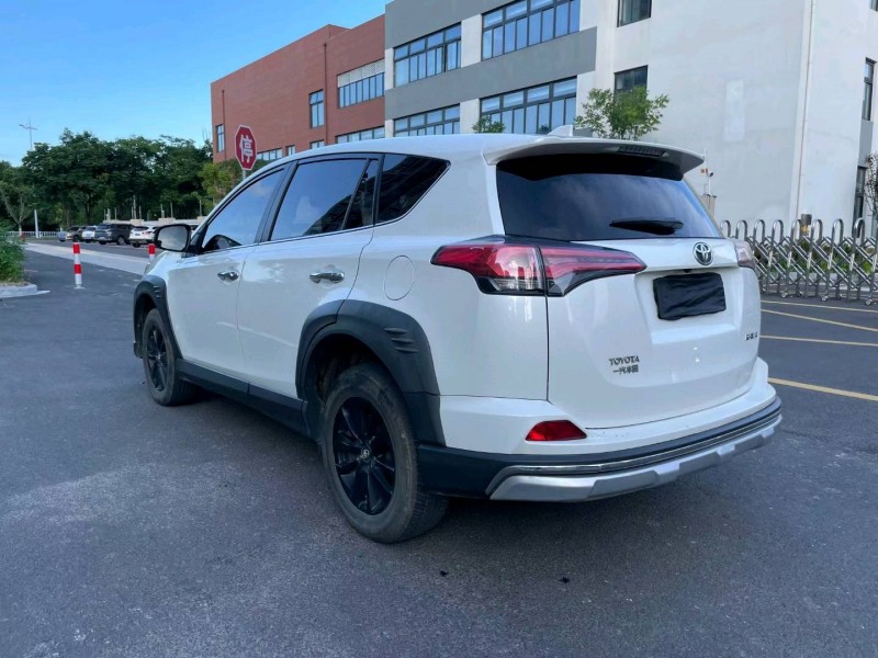 苏州19年丰田RAV47