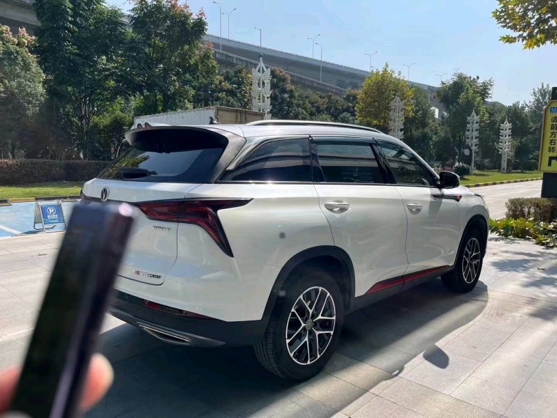 宜昌22年長安汽車CS758