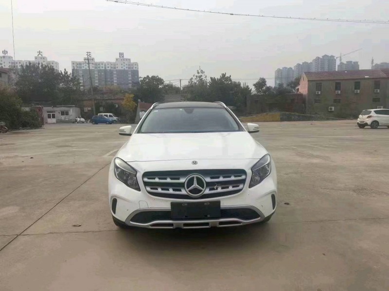 东营19年奔驰GLA1