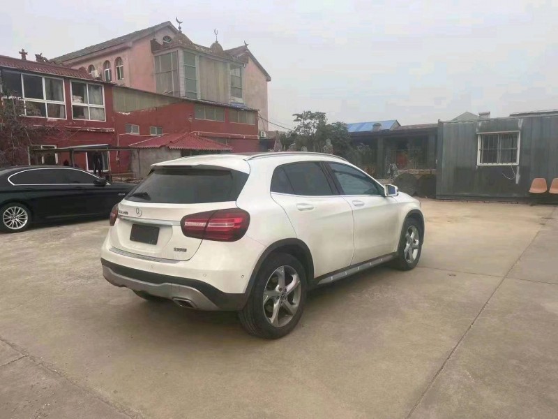 东营19年奔驰GLA3