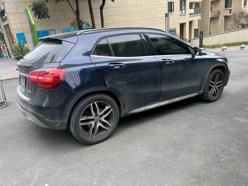 重庆17年奔驰GLA7