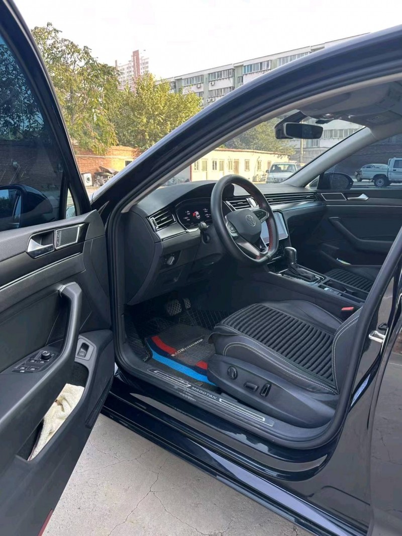 邯郸22年大众迈腾4