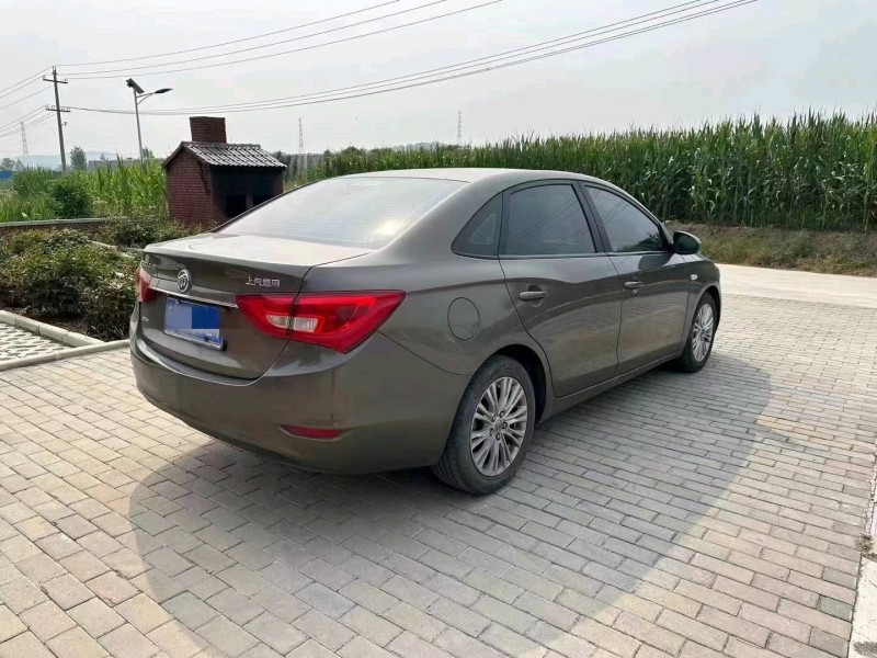 东营16年别克英朗4