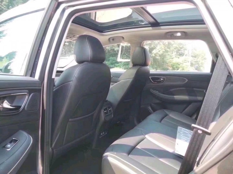 邯郸23年荣威RX57