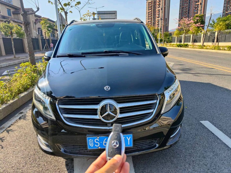 广州17年奔驰V1