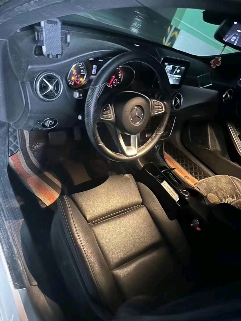 成都16年奔驰CLA8