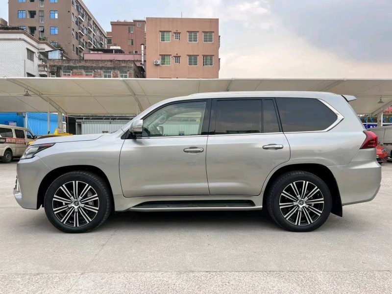 广州22年雷克萨斯LX4