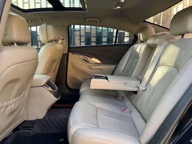 枣庄15年别克君越8