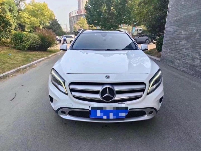 东营17年奔驰GLA1