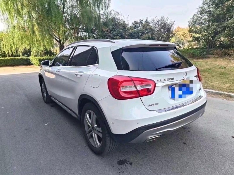 东营17年奔驰GLA6