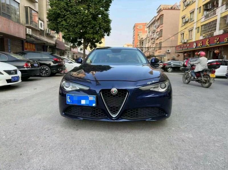 汕头19年阿尔法·罗密欧Giulia1