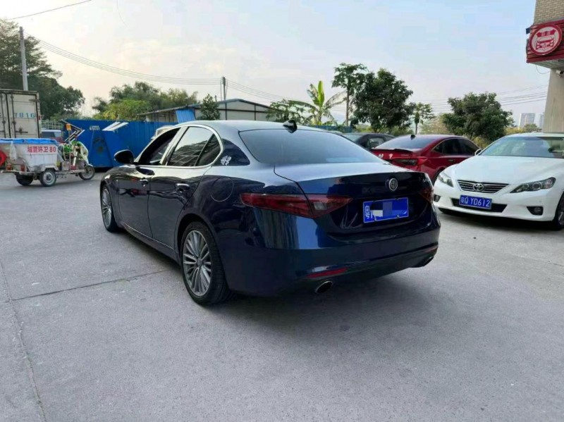汕头19年阿尔法·罗密欧Giulia4