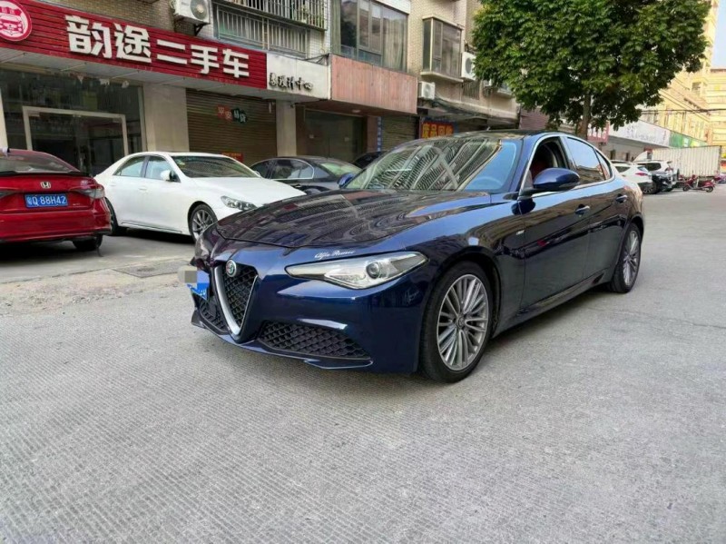 汕头19年阿尔法·罗密欧Giulia9