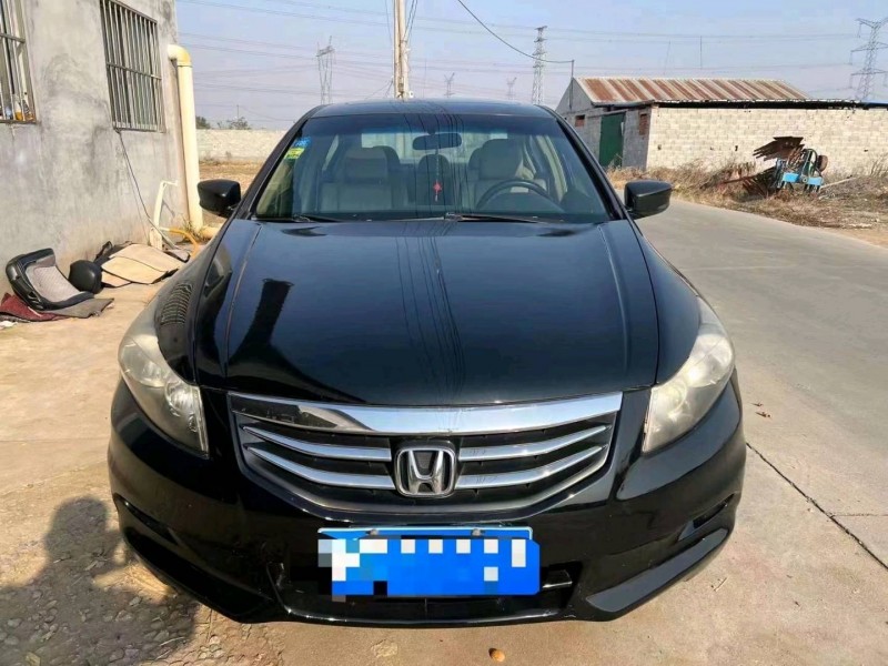 青岛11年本田雅阁1