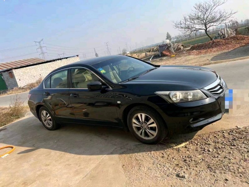 青岛11年本田雅阁2