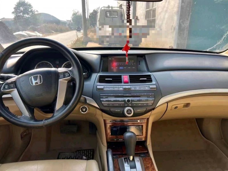 青岛11年本田雅阁4