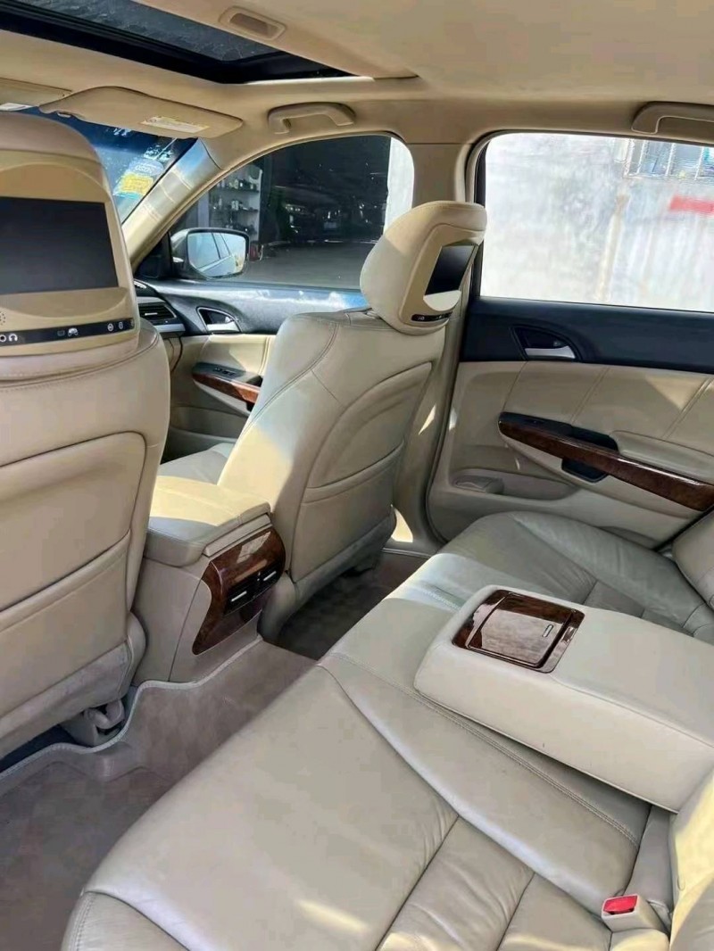 青岛11年本田雅阁6